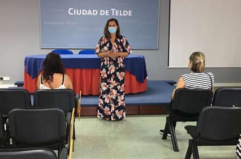 La concejala dio la bienvenida a los nuevo cinco perfiles profesionales encargados de pilotar la iniciativa/TA.